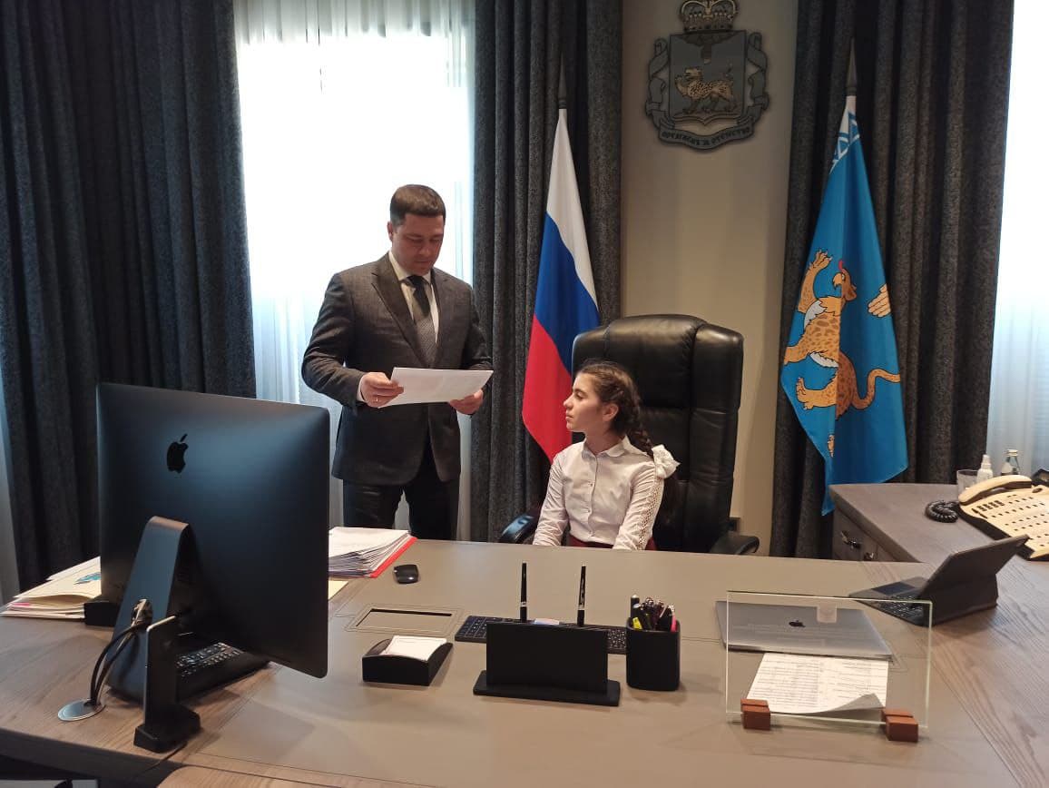 Проходит встреча Михаила Ведерникова с отличниками Псковской области 
