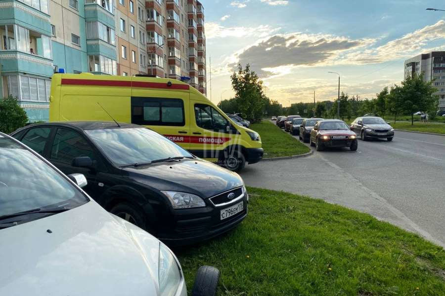 В Пскове водитель иномарки наехал на ногу восьмилетнему мальчику