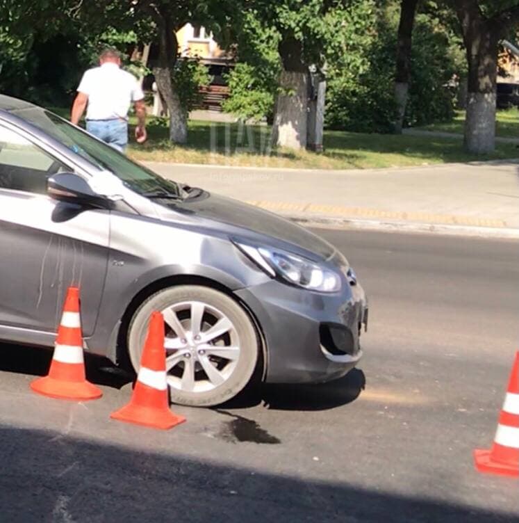 Женщина попала под колеса Hyundai Solaris