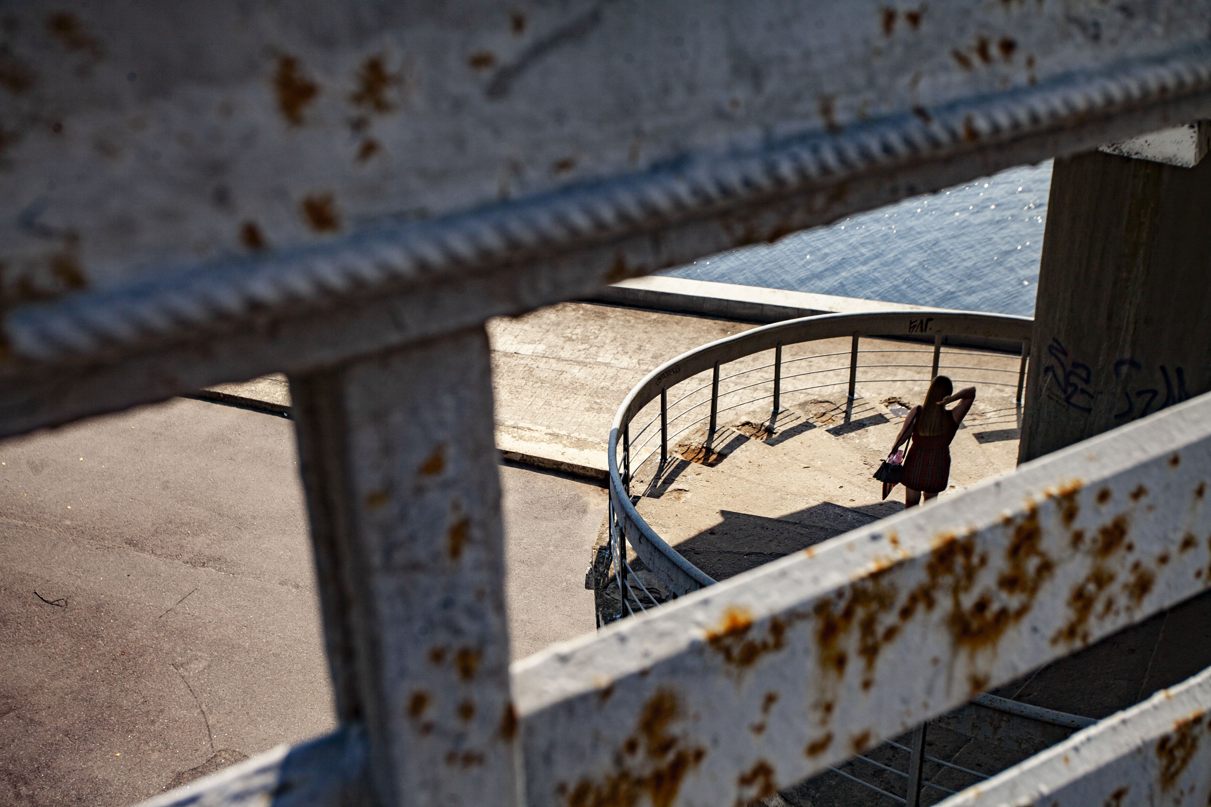 Фоторепортаж: Жизнь под мостом и на мосту 
