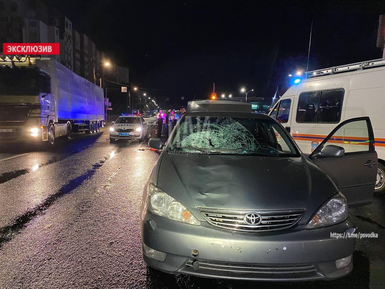 Два пешехода госпитализированы в тяжёлом состоянии после наезда автомобилем в Пскове 