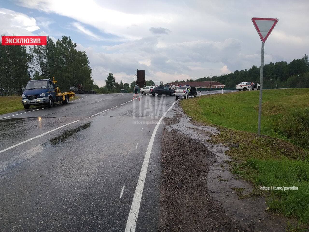 Два легковых автомобиля столкнулись в Куньинском районе