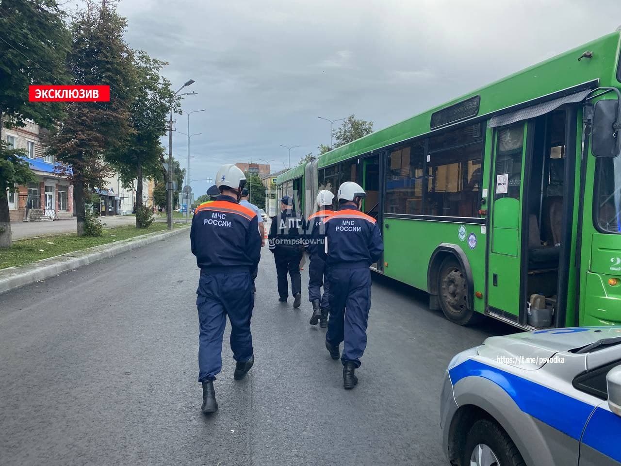 ДТП с рейсовым автобусом в Пскове