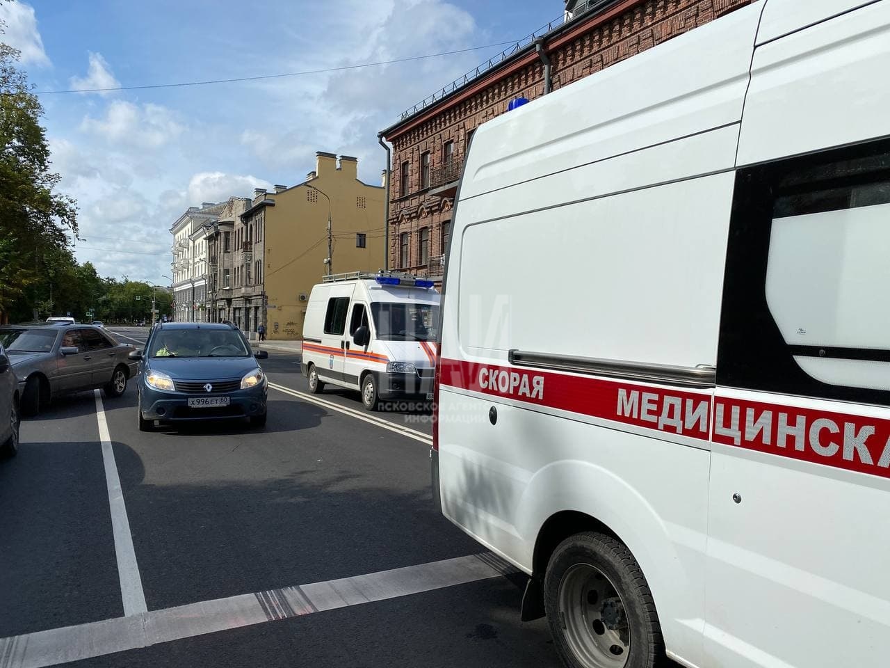 Женщина пострадала при столкновении двух автомобилей в центре Пскова