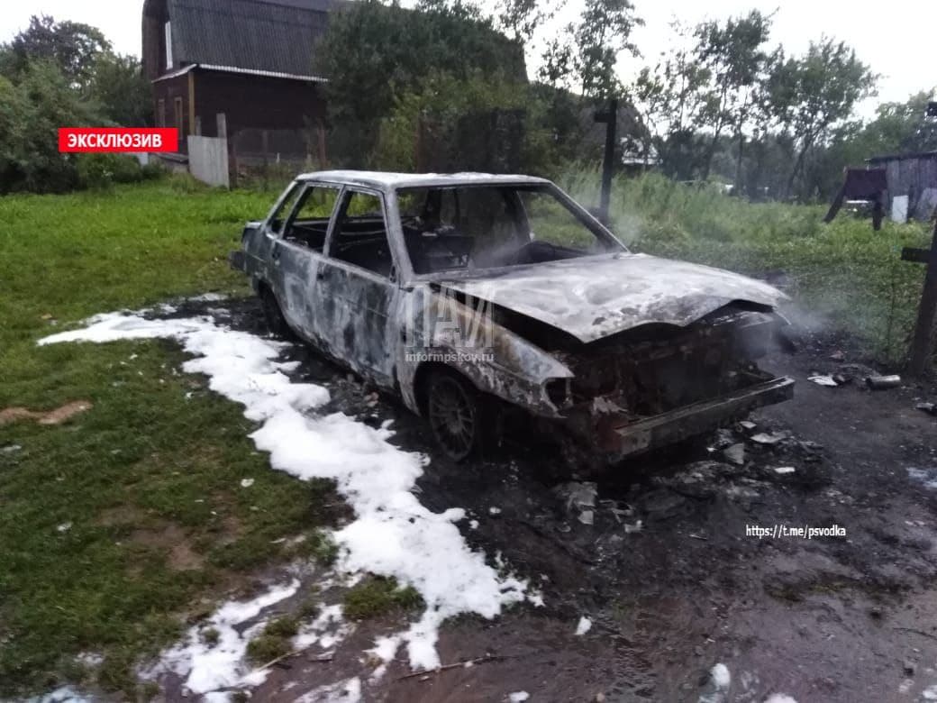 Машина сгорела в Гдовском районе 15 августа