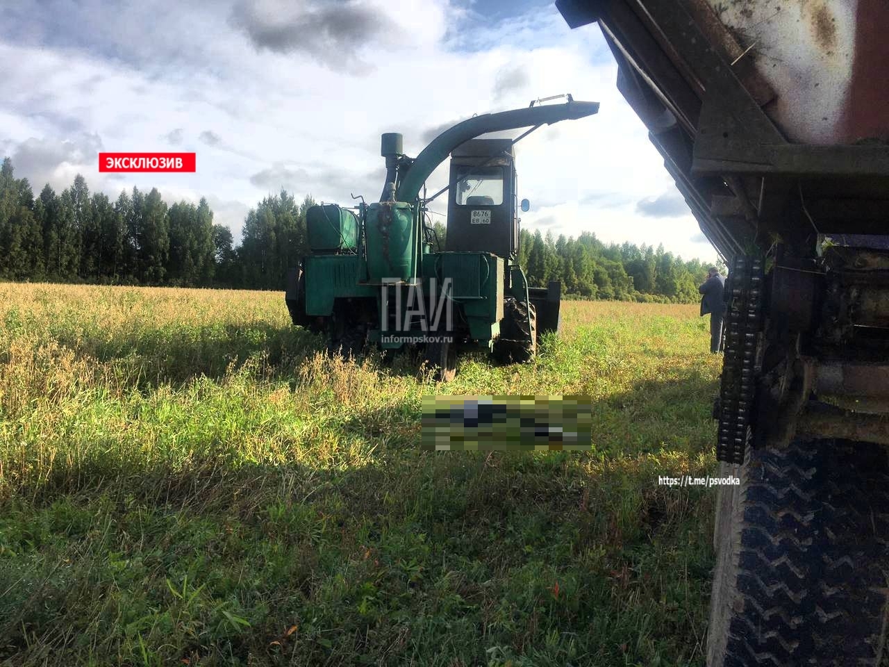 Мужчина погиб во время ремонта комбайна в Псковском районе