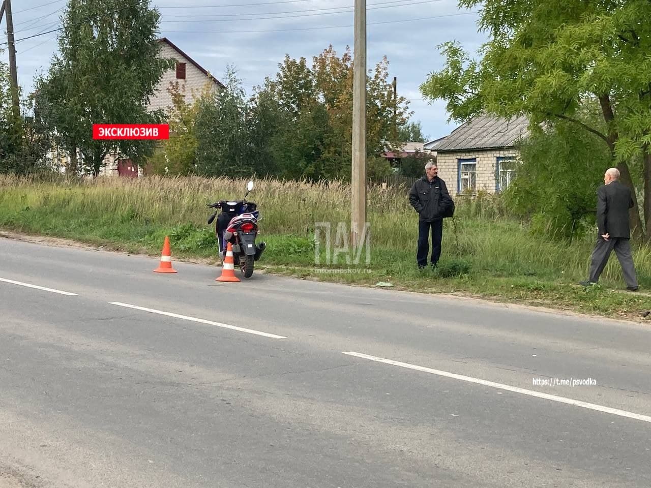 Пенсионер на легковушке сбил пожилую женщину, ехавшую на скутере