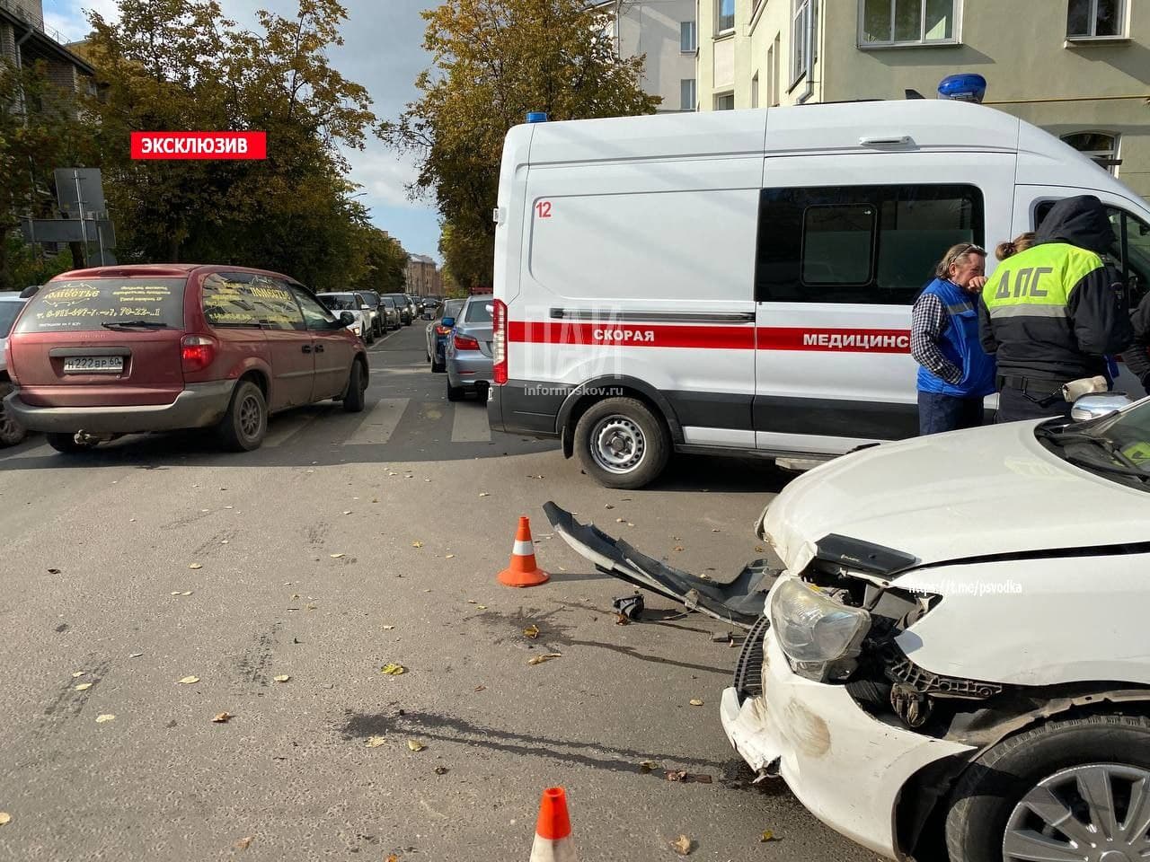 Мужчина скончался после  ДТП на перекрестке Металлистов и Льва Толстого в Пскове