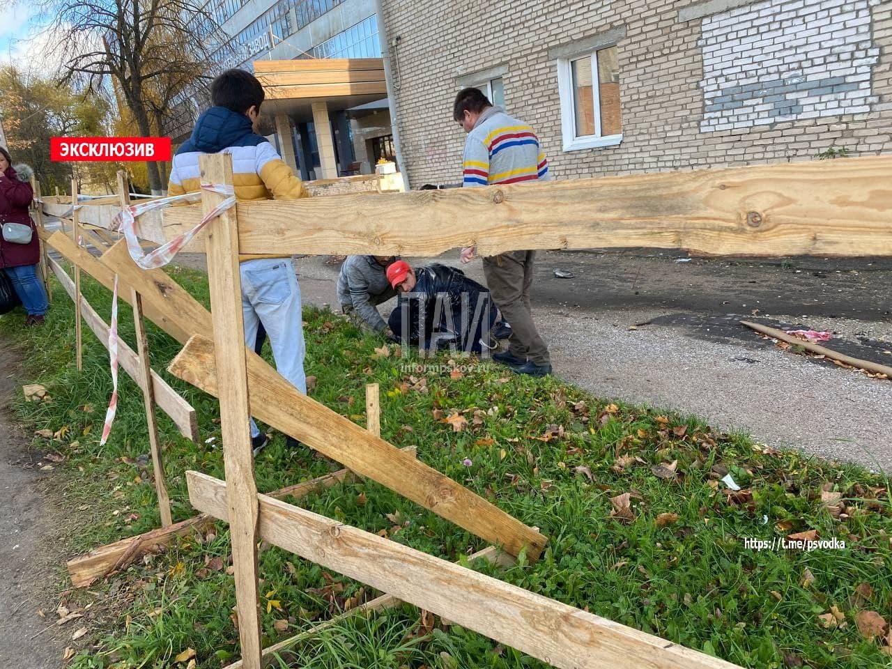 Мужчина упал с крыши в Пскове 