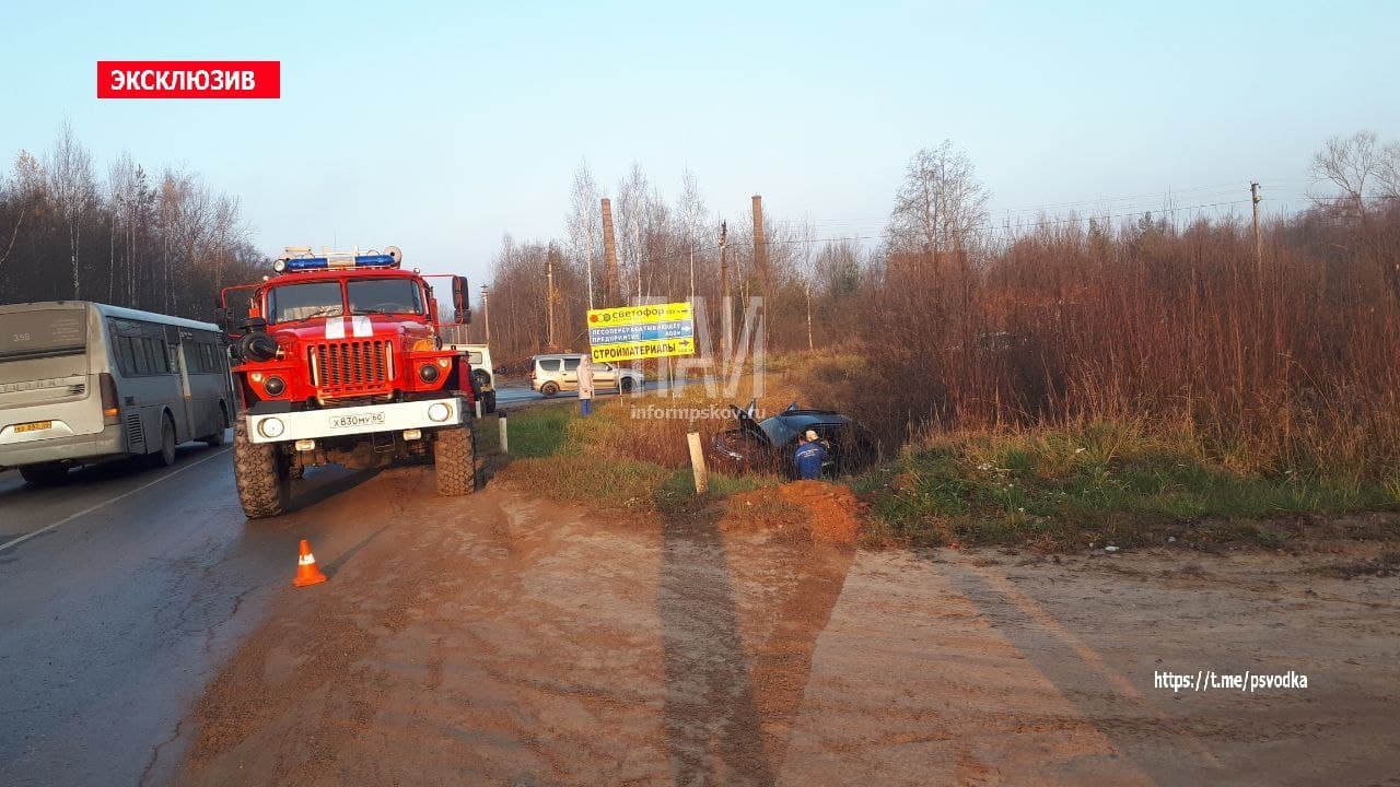 Водитель госпитализирован с травмами в результате ДТП в Печорском районе