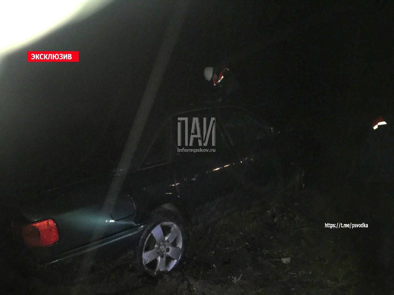Тройное ДТП на трассе в Псковской области