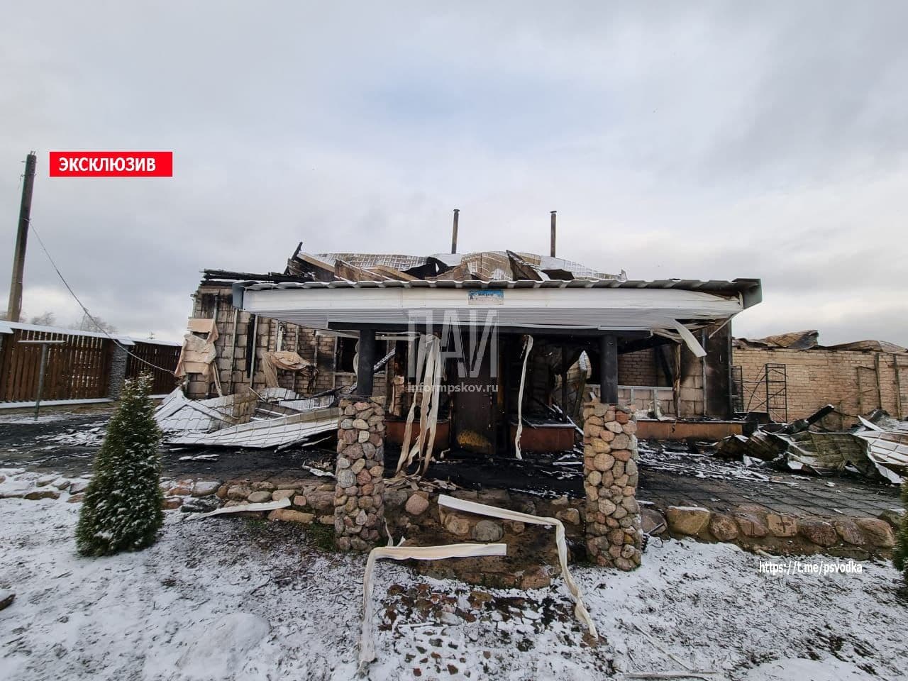 Публикуем фотографии с места возгорания в деревне Красная Горка Стругокрасненского района. 