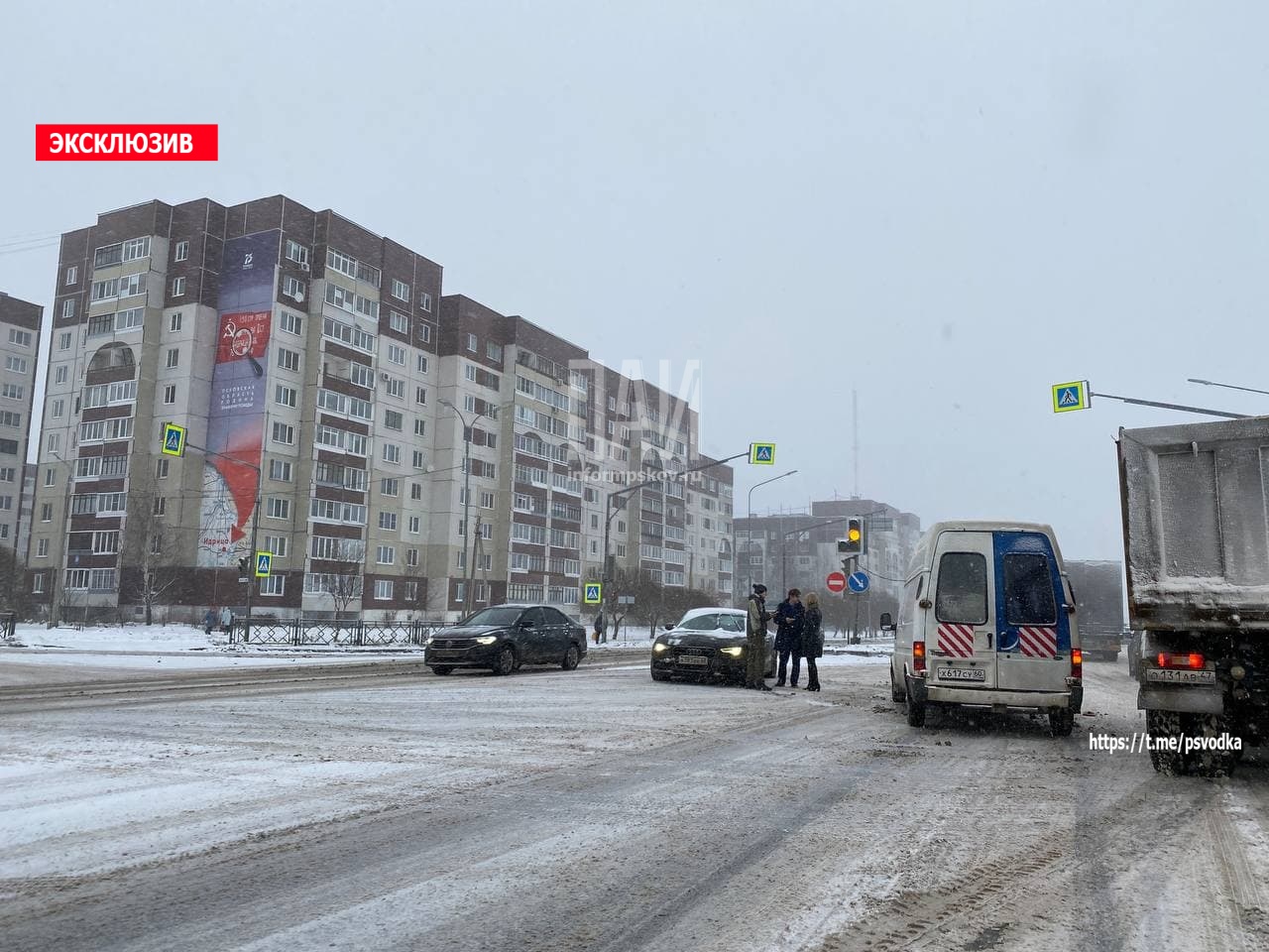В Пскове из-за ДТП затруднено движение на Рижском проспекте