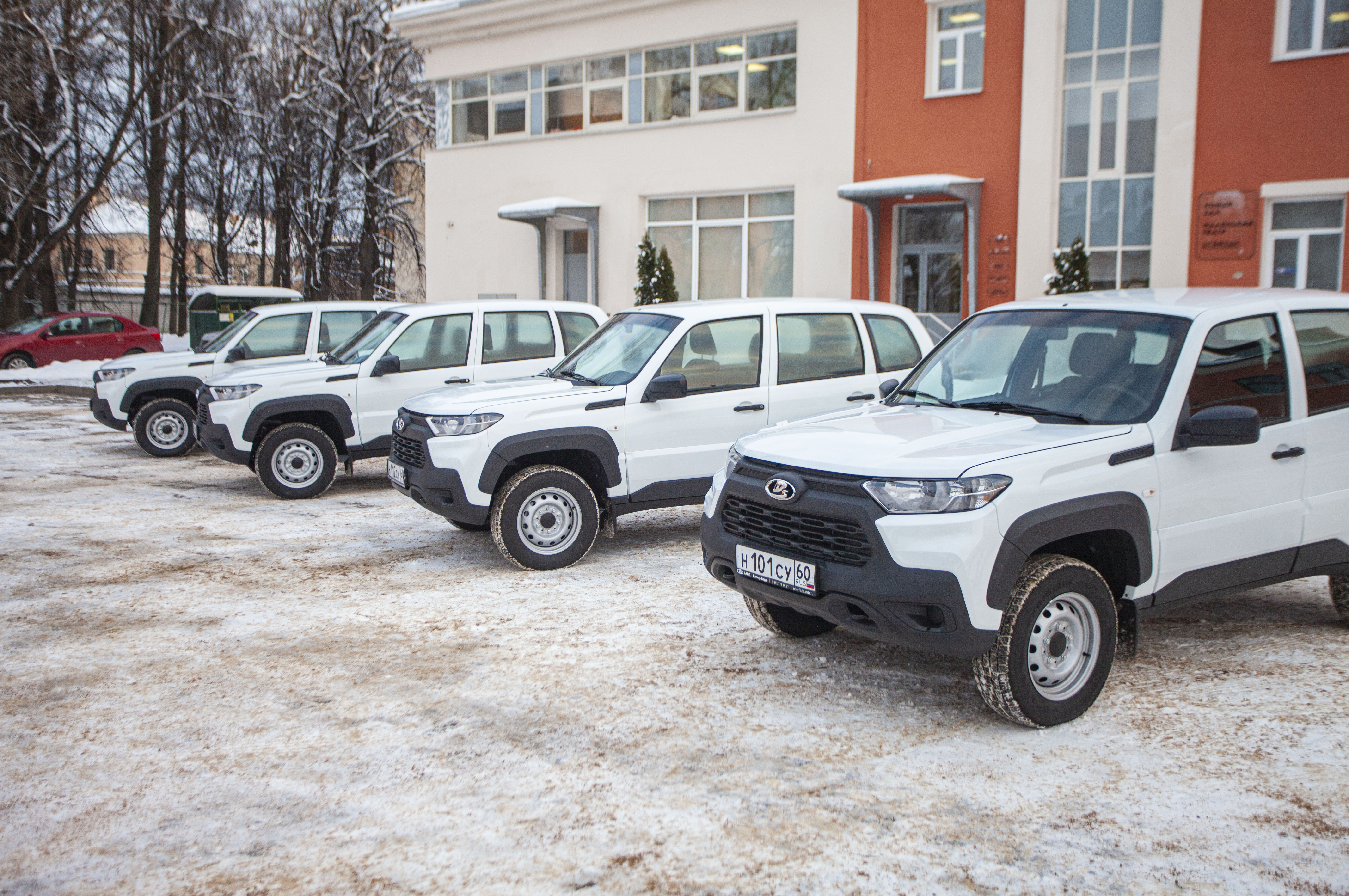 Фоторепортаж: Главам сельских поселений вручили ключи от новых автомобилей