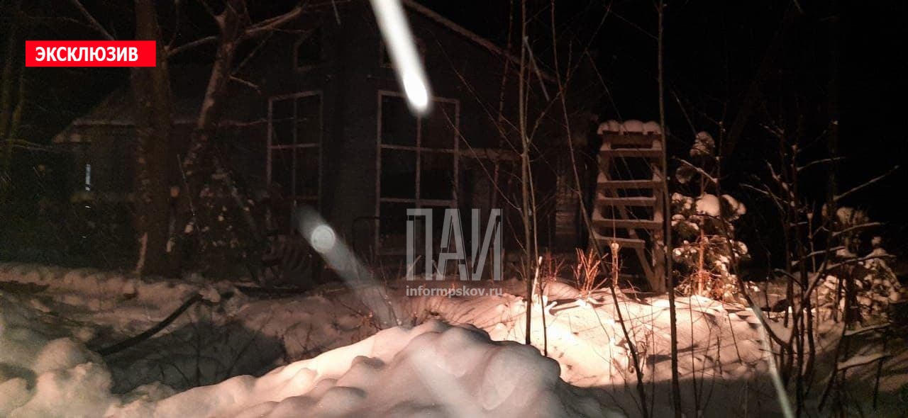 Садовый дом загорелся в Порховском районе