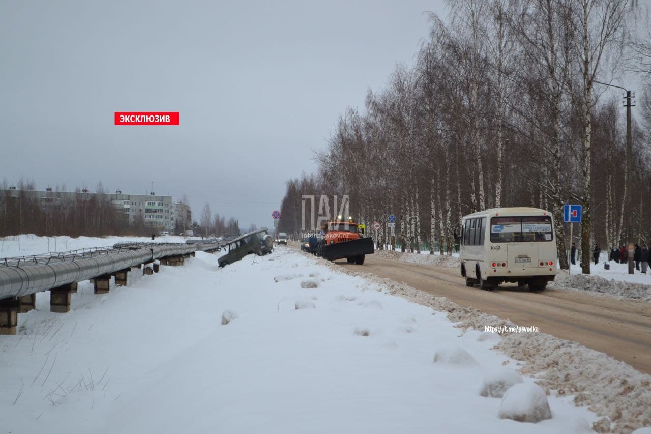 Автомобиль съехал в кювет в Дедовичском районе 
