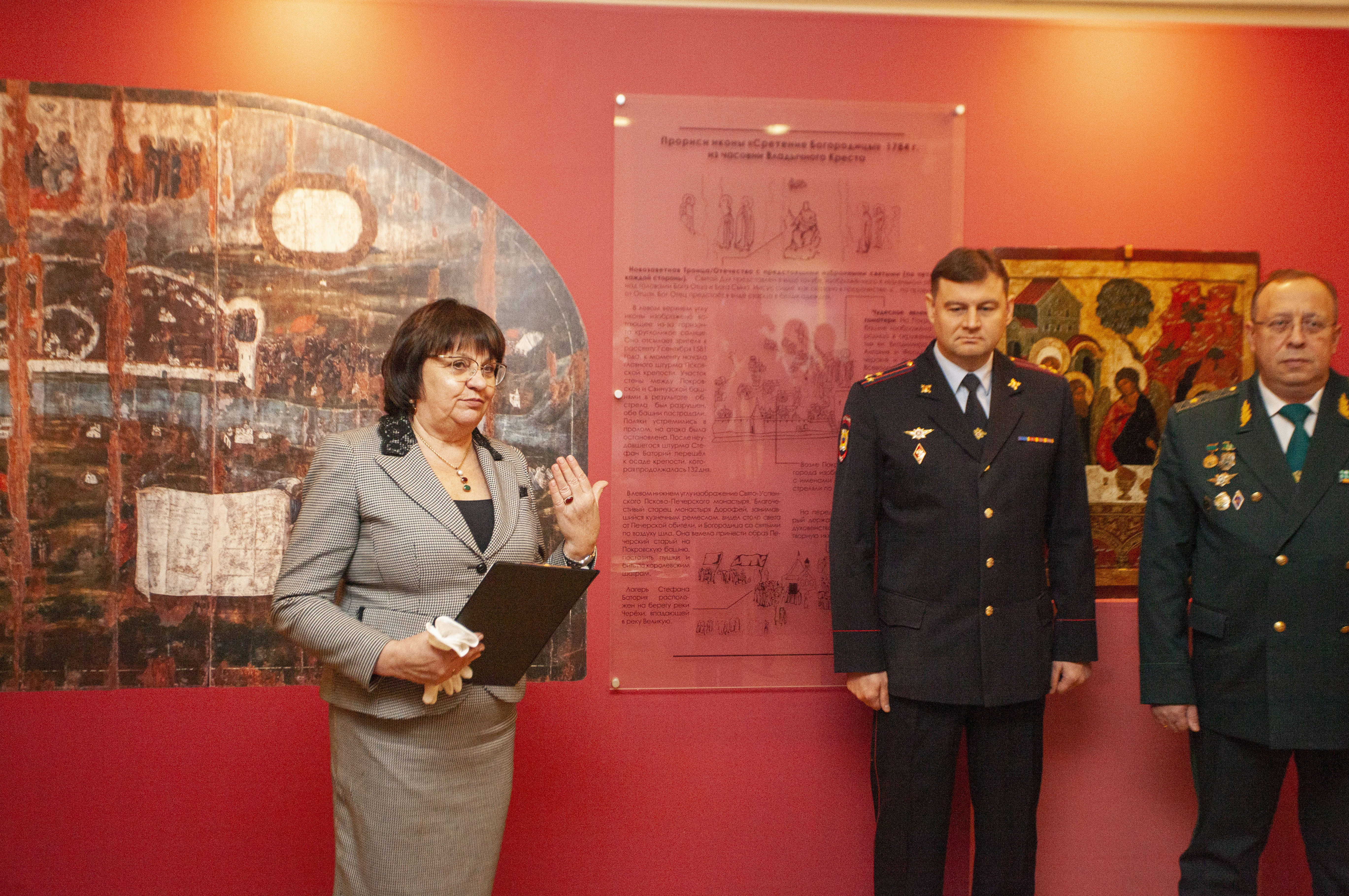 Фоторепортаж: В Пскове передали конфискованные культурные ценности в  музей-заповедник
