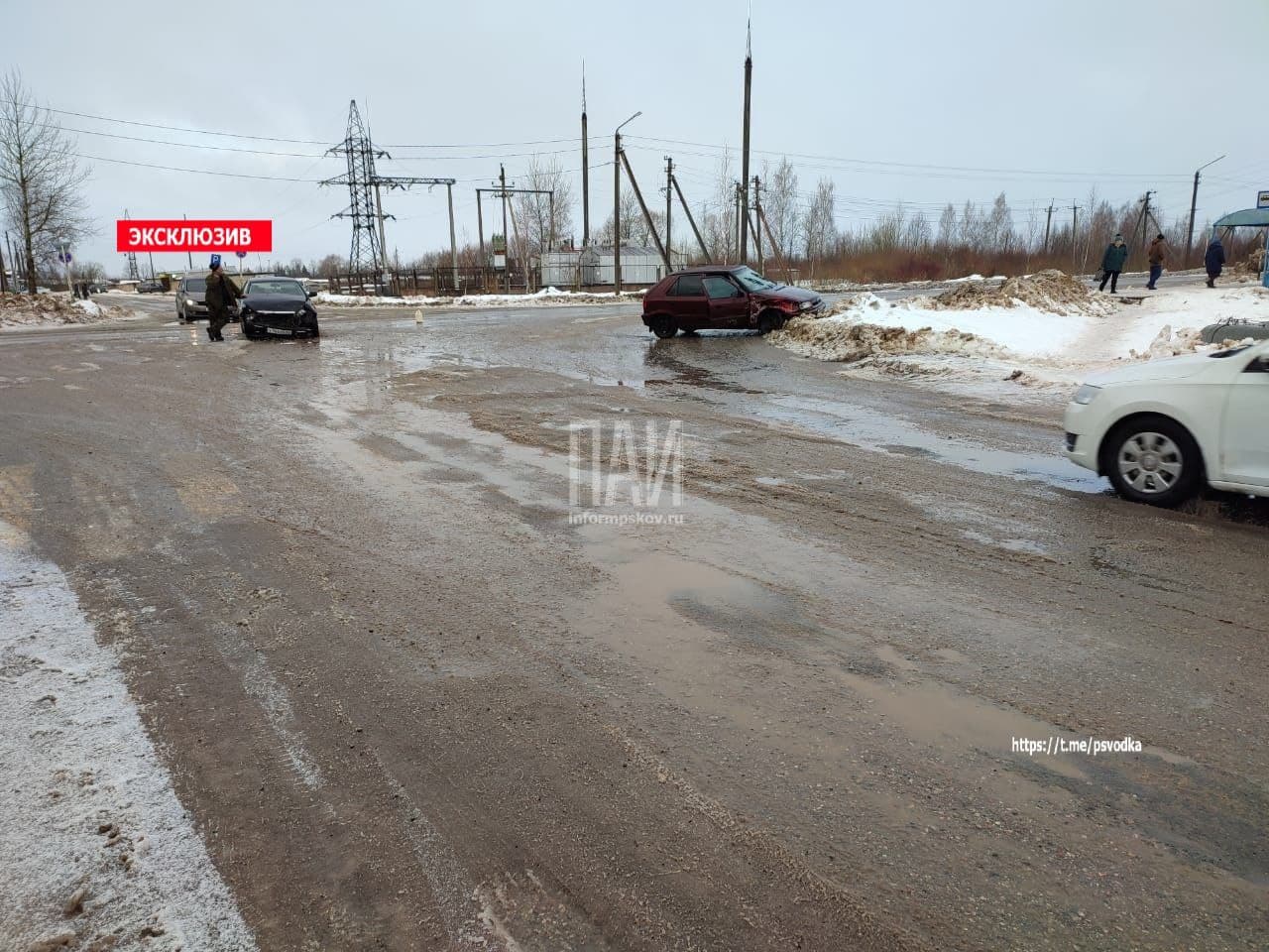 Два автомобиля столкнулись в Дедовичах
