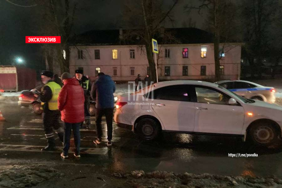 В Великих Луках иномарка сбила пенсионера