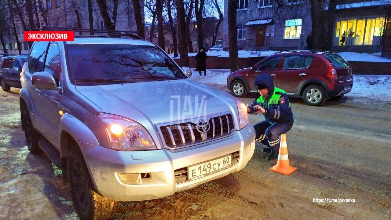 Ребёнка сбили около поликлиники в Великих Луках
