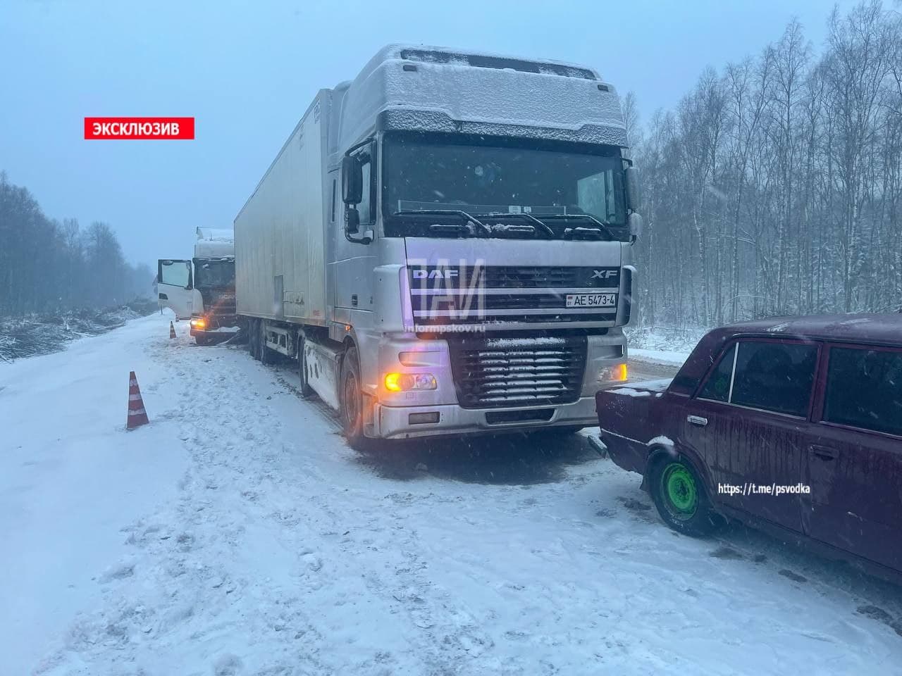 Водителя фуры госпитализировали после тройного ДТП в Плюсском районе