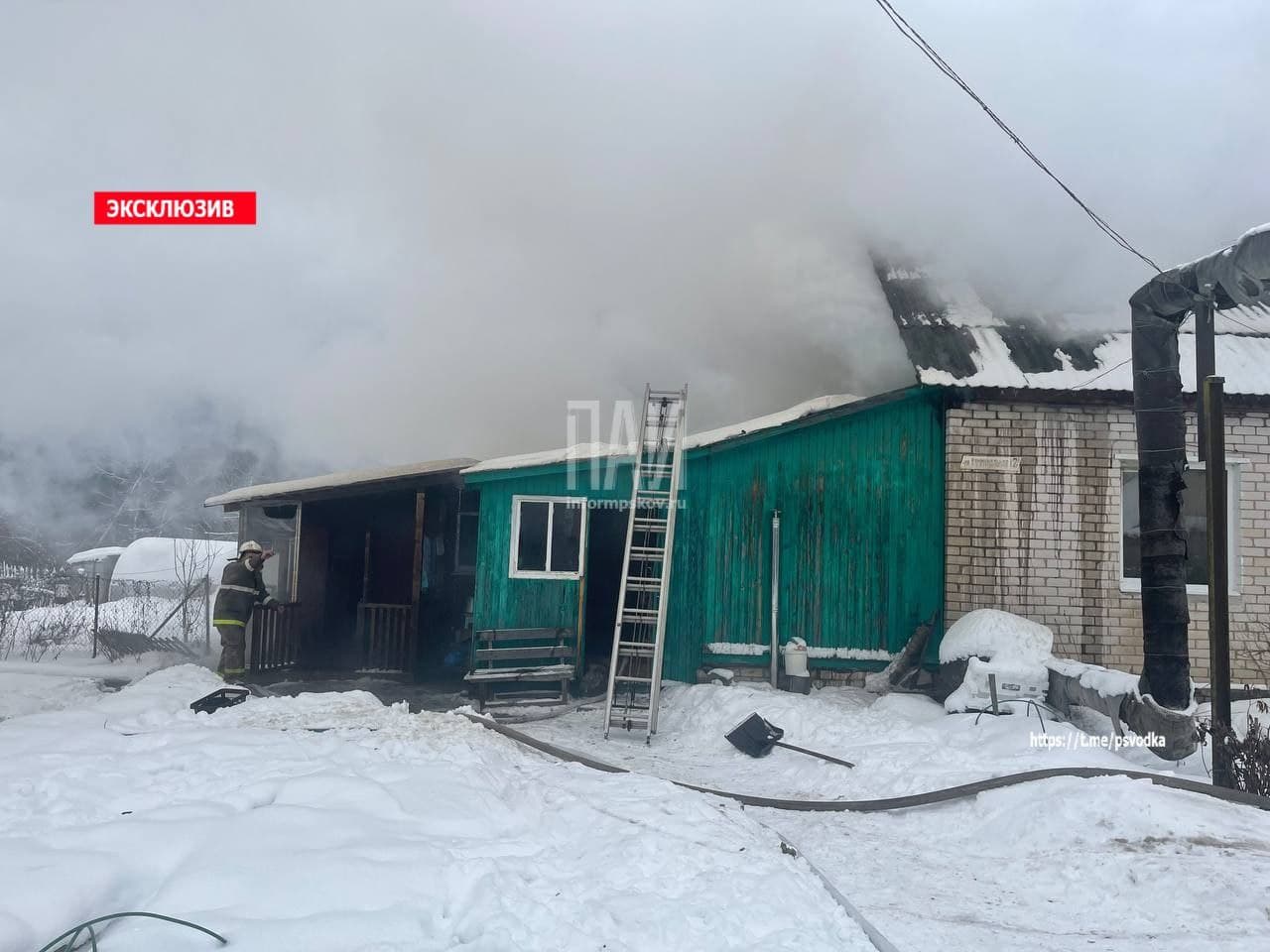 Жилой дом на три квартиры горел в Плюссе