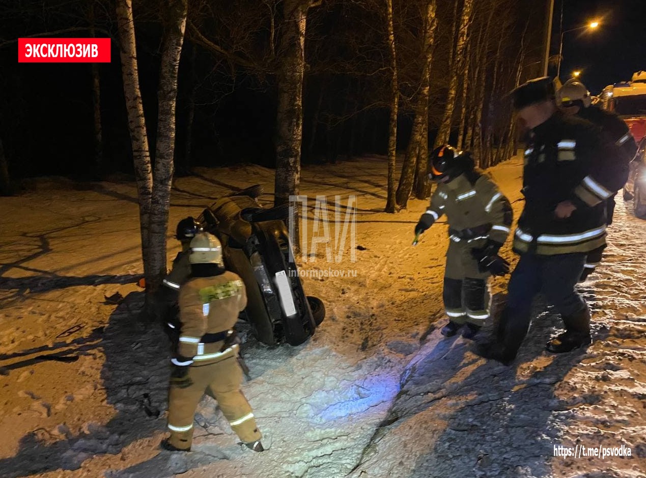 Фоторепортаж с места ДТП в Псковском районе.