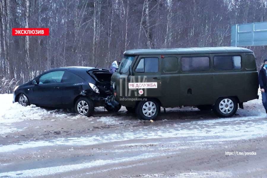 Два человека пострадали в результате ДТП в Опочке