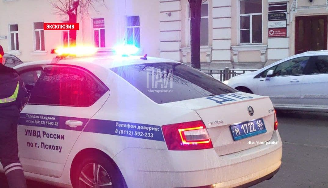 Авария около ЦУМа в Пскове