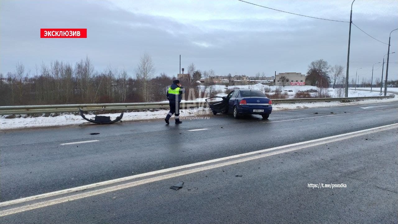 Три человека пострадали в результате ДТП в Великолукском районе  