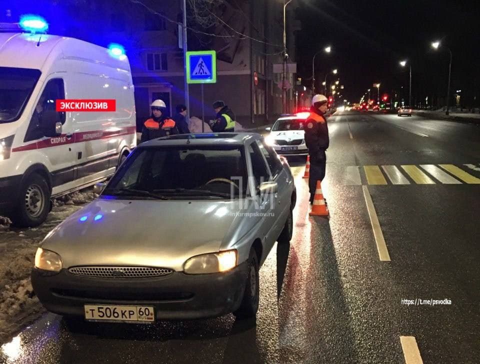 Мужчину сбили на пешеходном переходе в Пскове