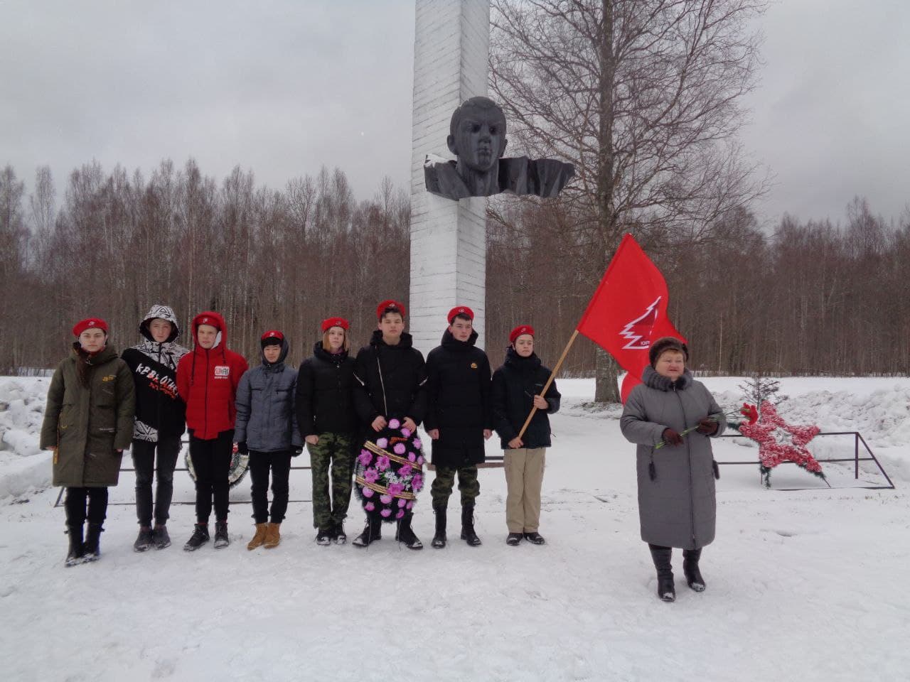 В Локнянском районе состоялось торжественное возложение цветов на месте гибели 19-летнего Героя Советского Союза 