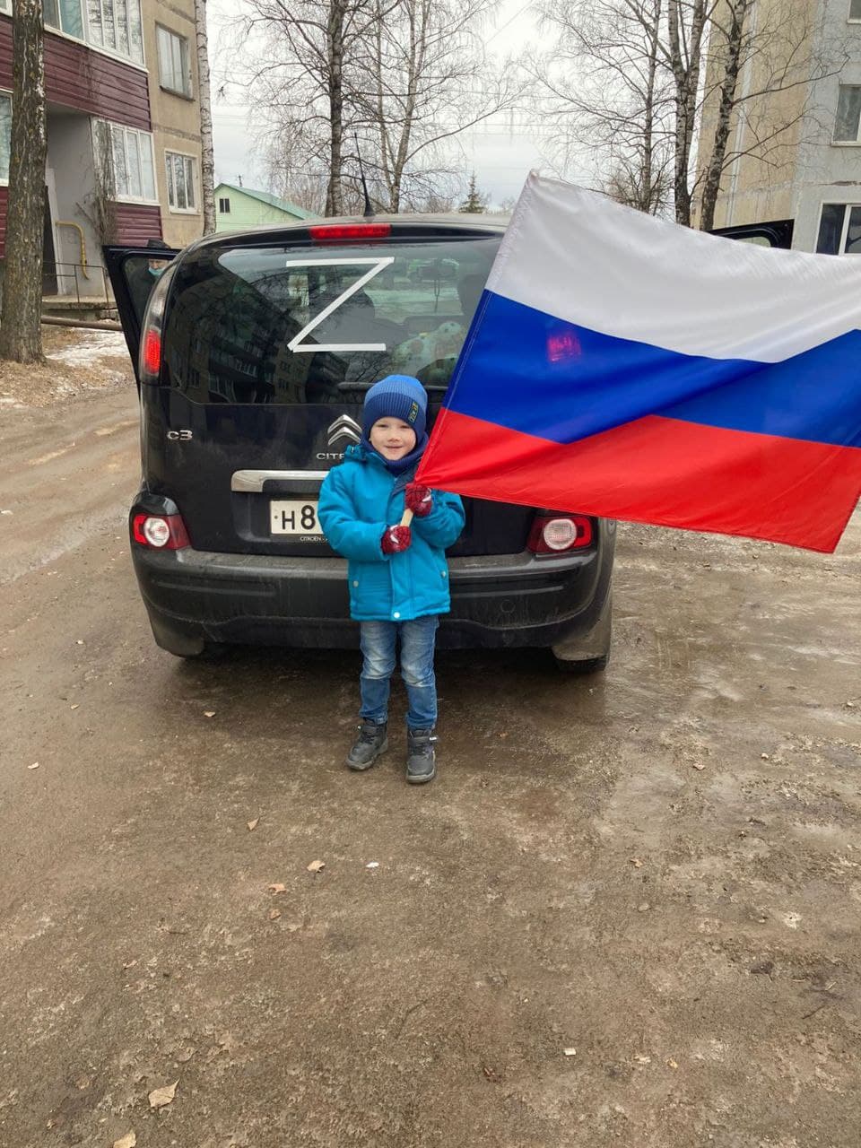 Автопробег в поддержку российской армии
