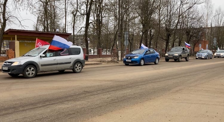 Автопробег в поддержку российской армии