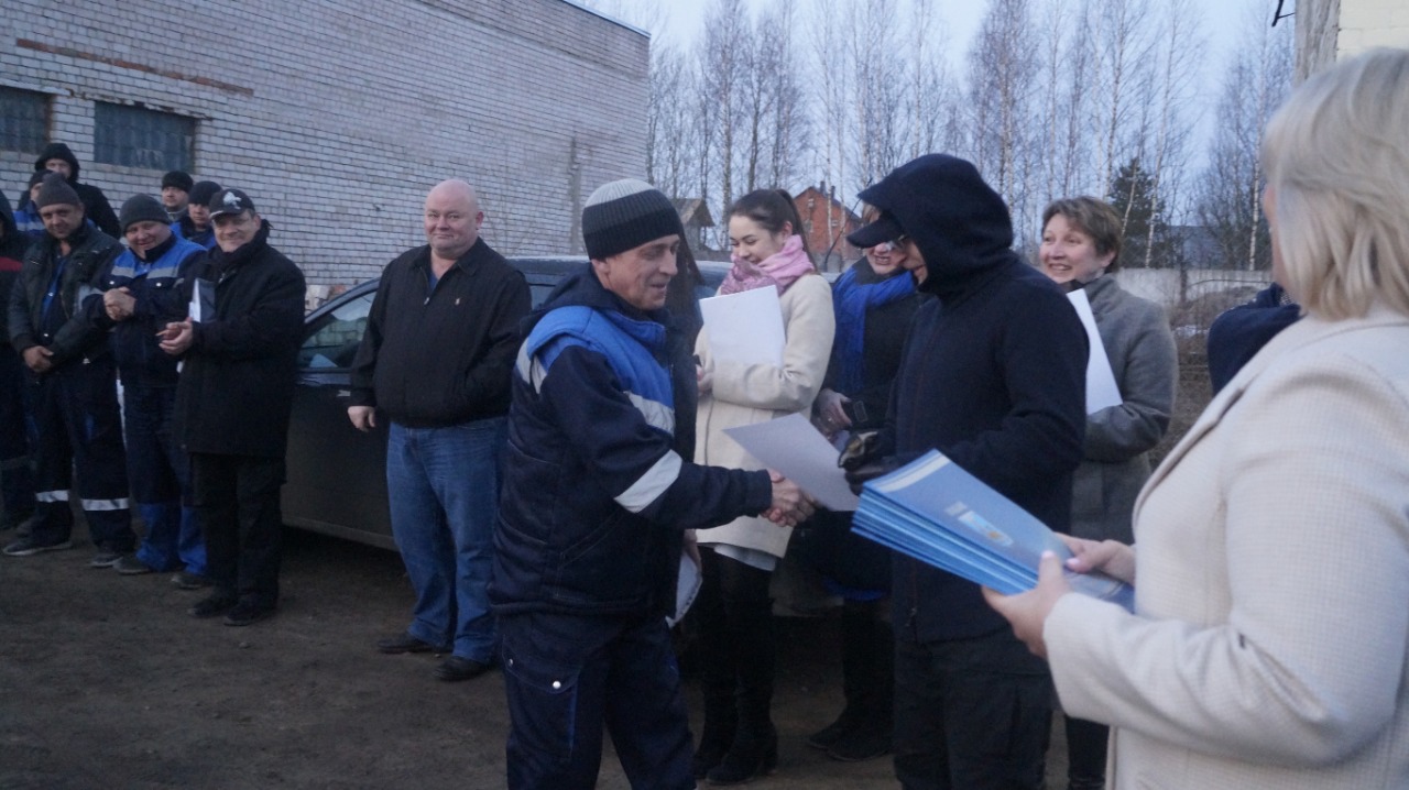 Сотрудникам производственной базы «Экопрома» вручили благодарственные письма