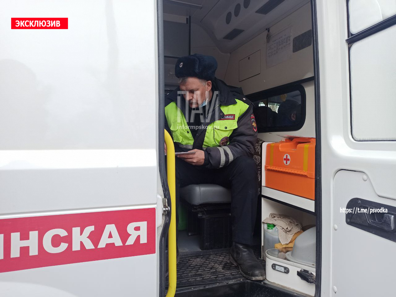 Водитель мопеда попал в больницу после ДТП в Дно