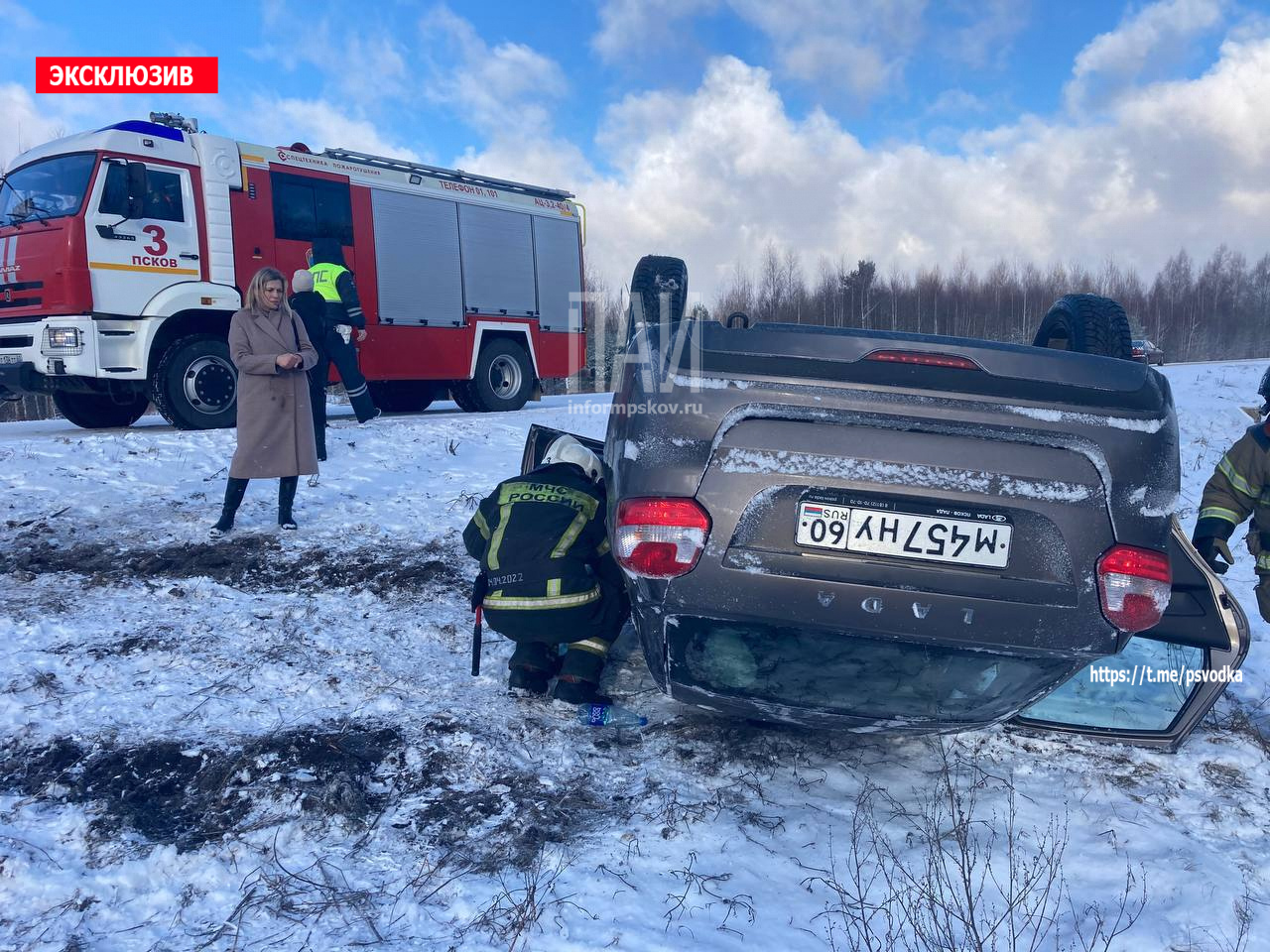 Двое детей попали в больницу в результате опрокидывания автомобиля
