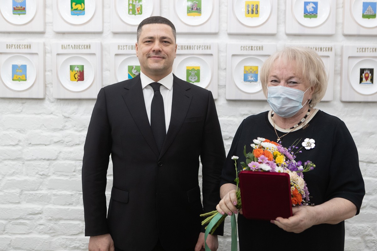 Михаил Ведерников вручил высшие региональные награды в сфере культуры и искусства