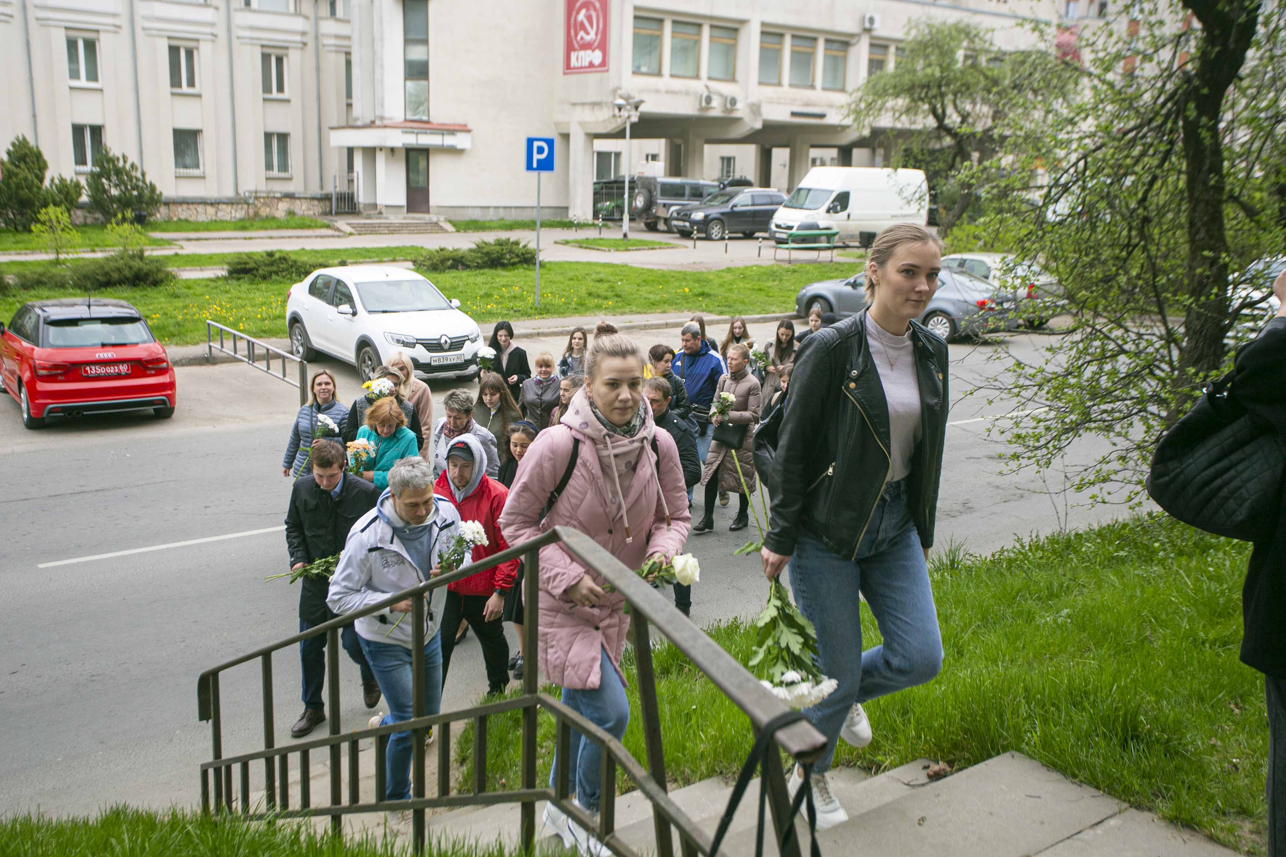 Фоторепортаж: Акция в защиту мемориала воинам-освободителям в Риге