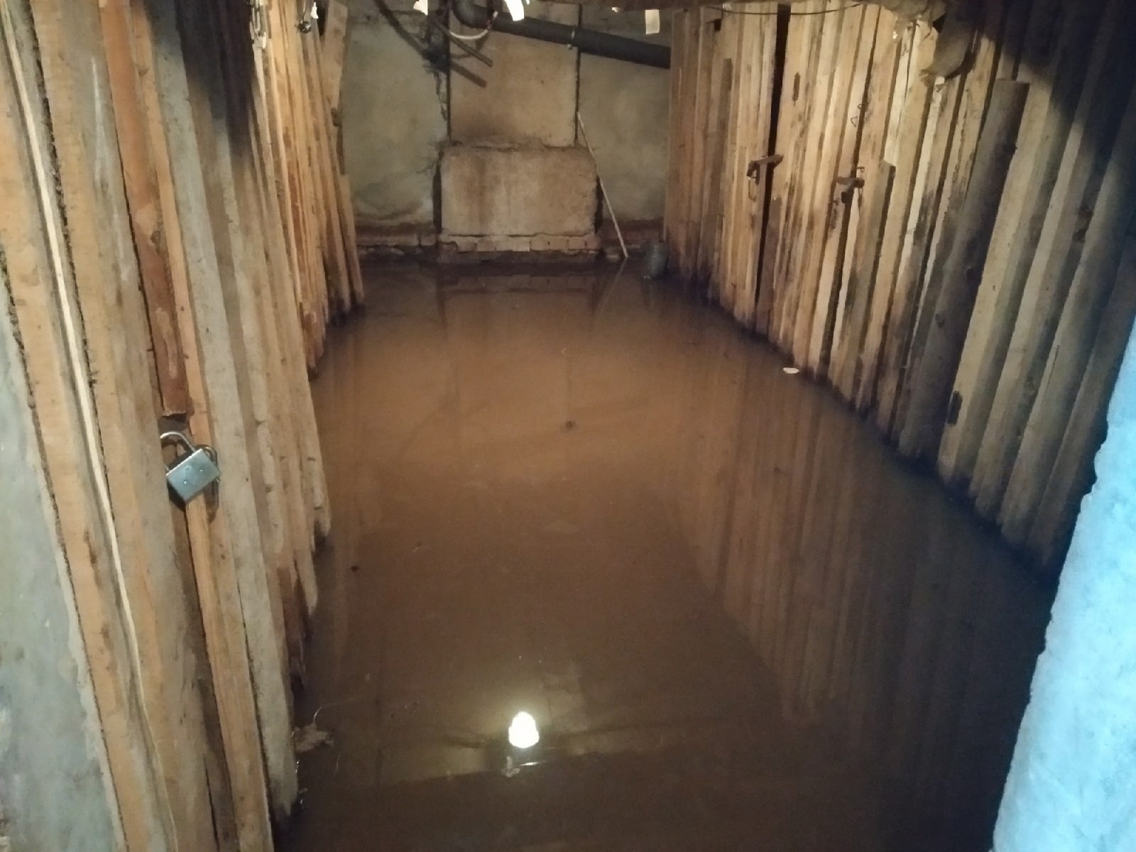 Из-за сильных ливней в Кунье затопило подвалы многоквартирных домов