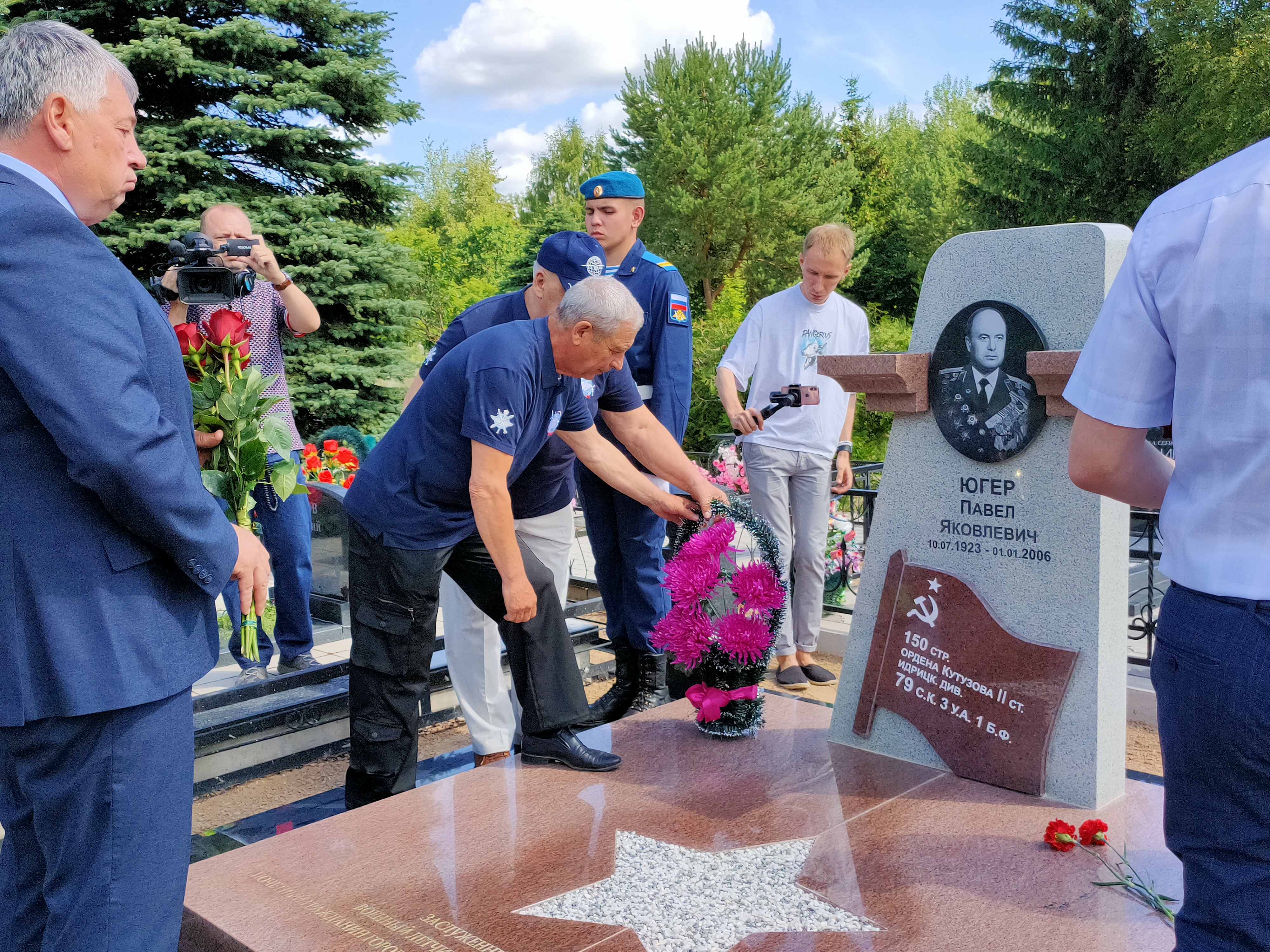 Церемония возложения цветов