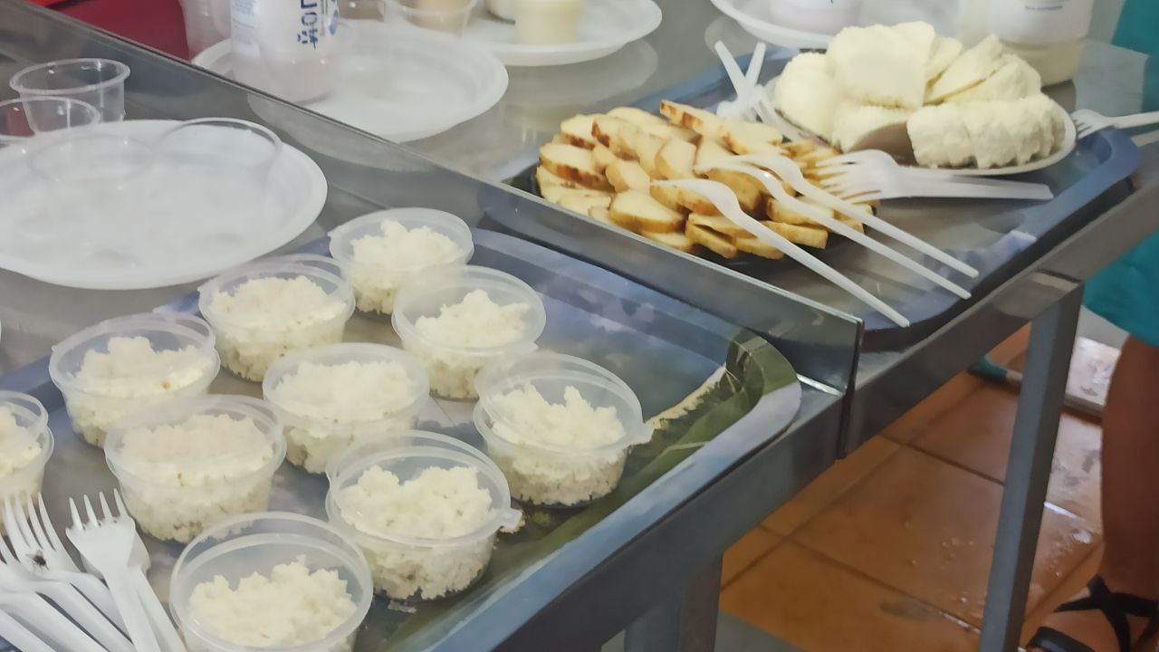 Одну тонны молочной продукции за смену производит дновское предприятие «Красное знамя»