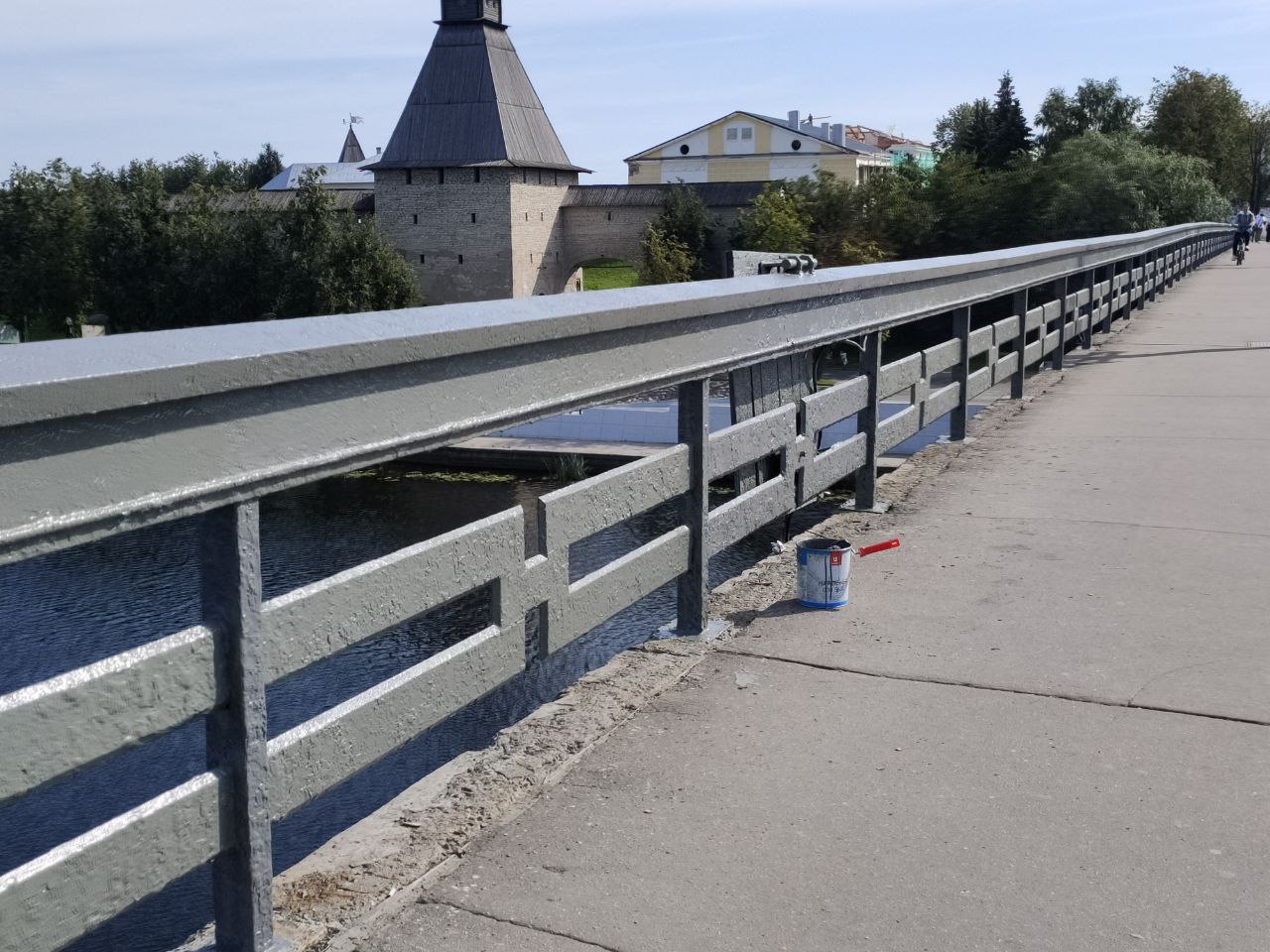 Покраска перил Ольгинского моста