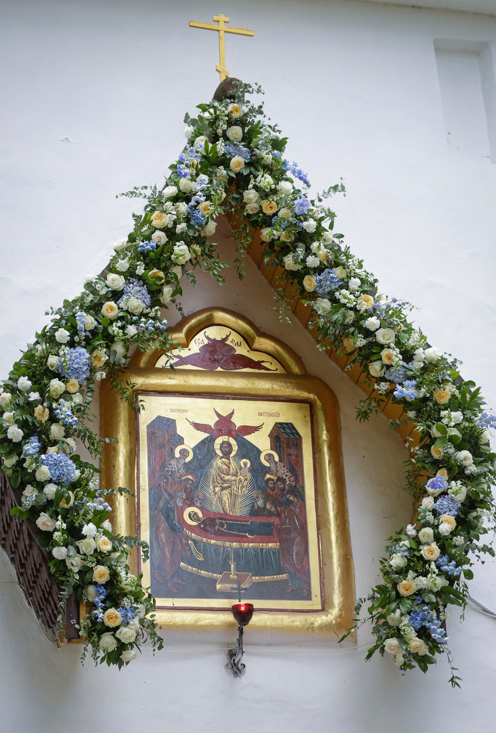ФОТОРЕПОРТАЖ Празднование Успения Пресвятой Богородицы в Псково-Печерском монастыре