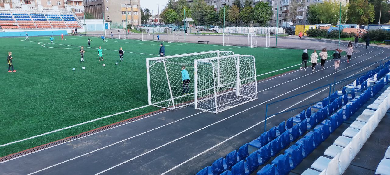 Тренировка на стадионе «Локомотив» в Пскове