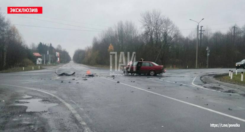 Автомобиль врезался в фуру в Невельском районе
