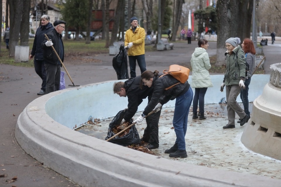 ФОТОРЕПОРТАЖ В Пскове 3 ноября прошёл традиционный субботник