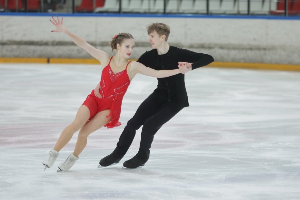 ФОТОРЕПОРТАЖ Чемпионат по фигурному катанию в Пскове 