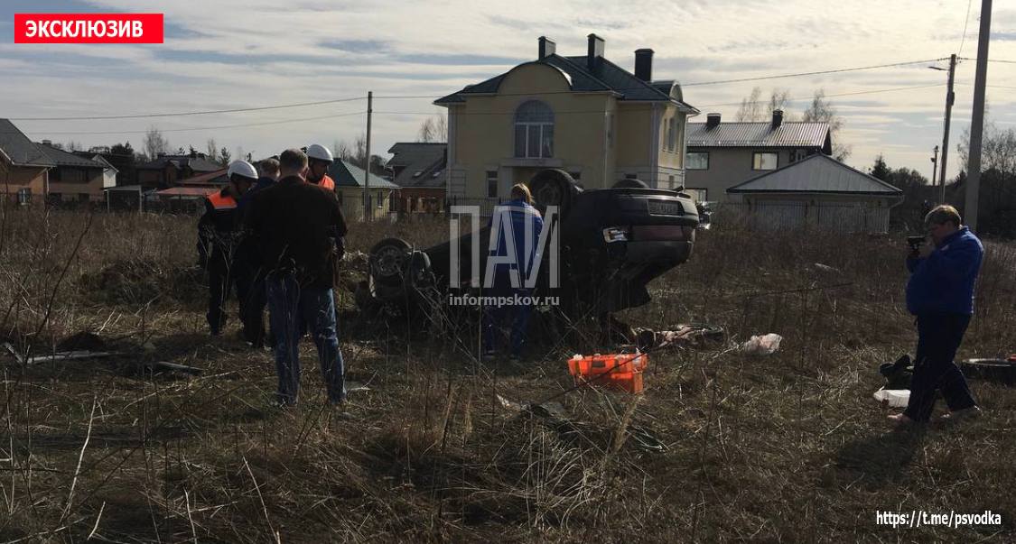 Водитель погиб в результате опрокидывания автомобиля в Псковском районе