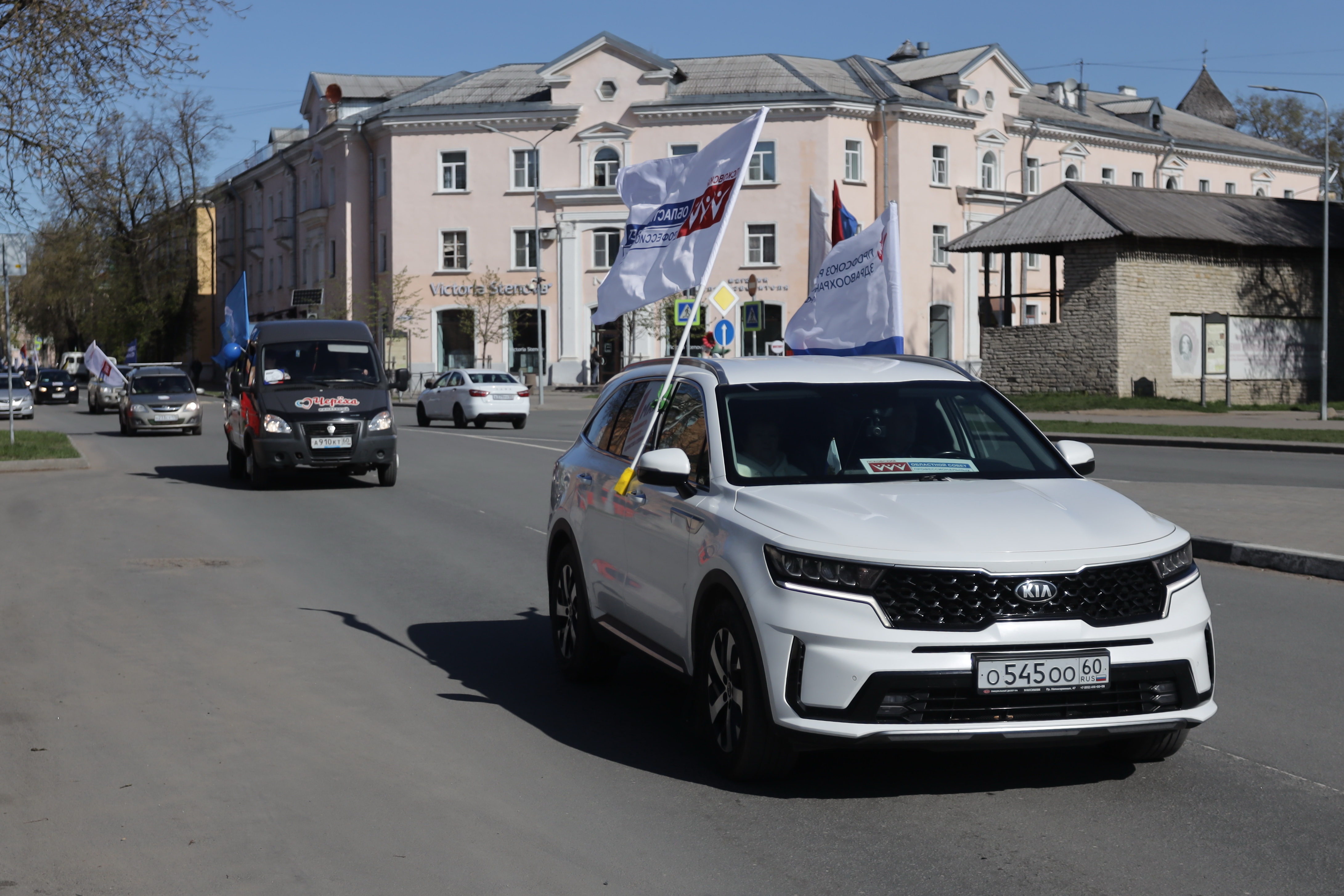 ФОТОРЕПОРТАЖ Первомайский автопробег профсоюзов в Пскове